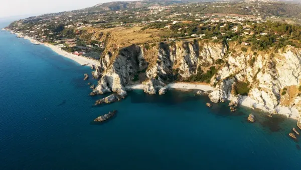 Capo Vaticano: il faro segreto del Mediterraneo